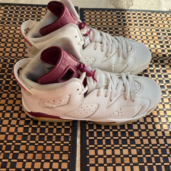 Jordan retro 6 Maroon 6y - Picture 2 of 9